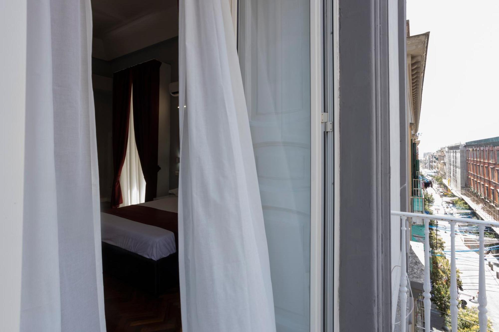 La Chambre Duomo Наполи Екстериор снимка